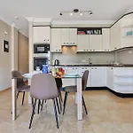 Διαμέρισμα La Concha With Pool For Kids!