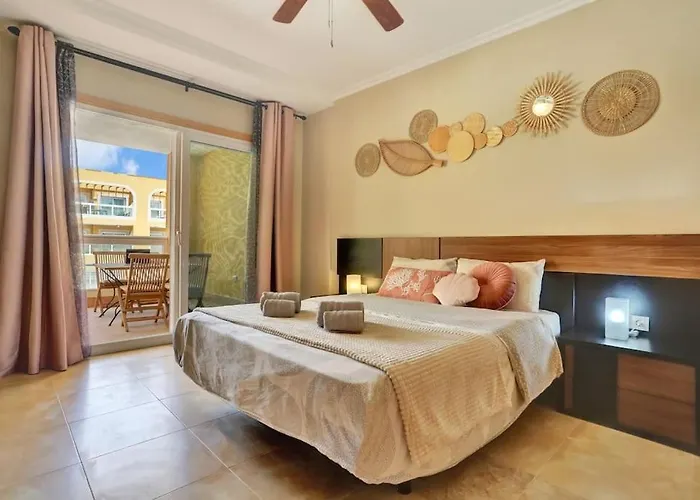 La Concha With Pool For Kids! Apartment