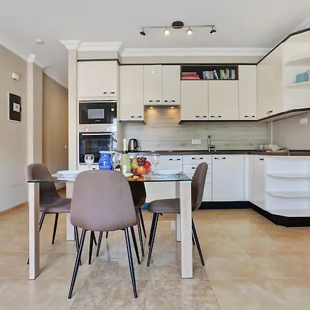 Apartamento La Concha With Pool For Kids!